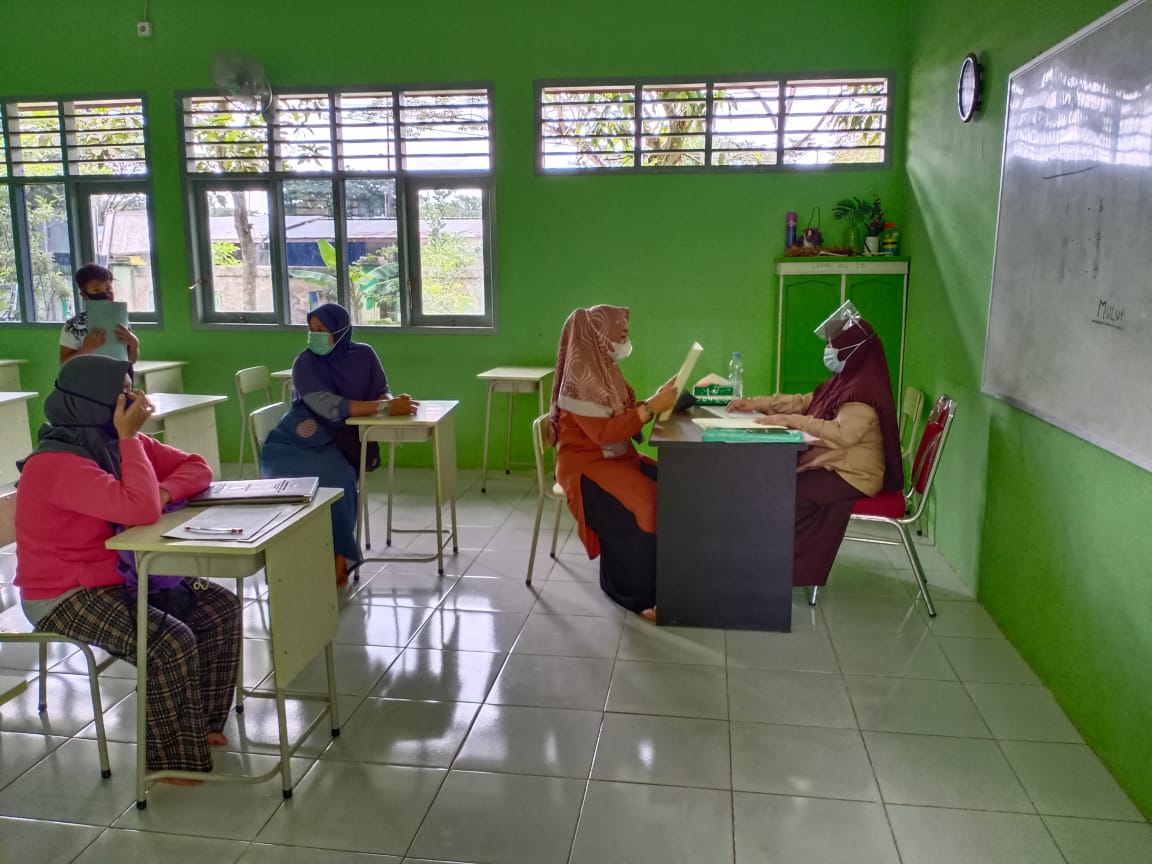 SDN 001 Sangatta Utara Terapkan Protokol Kesehatan Saat Pengambilan Raport