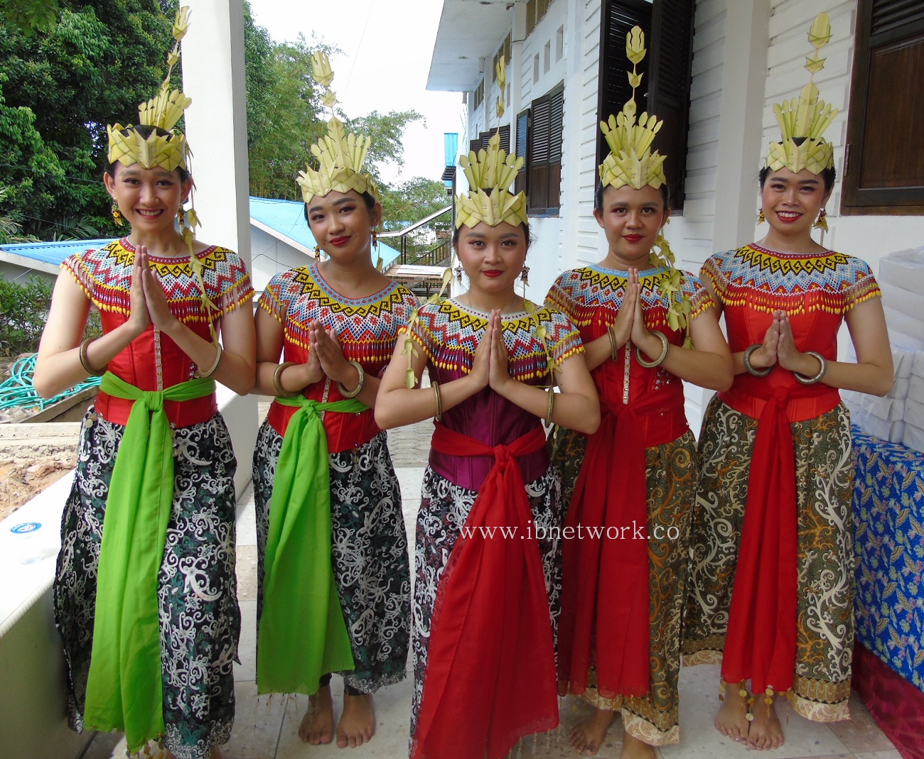 Tari Giring-Giring Dari Kalteng Ramaikan Peresmian GKE di Kutai Timur
