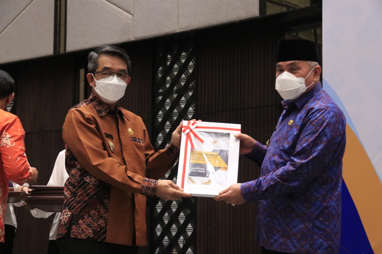 Bupati Kutim Terima DIPA dan Alokasi Dana Desa Transfer Ke Daerah Tahun Anggaran 2022