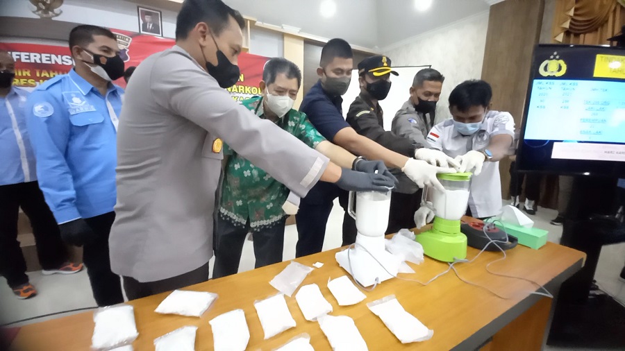 Kutai Timur Jadi Sasaran 21.000 Butir Pil Keras. Dikirim Dari Gresik Jawa Timur Menggunakan J&T. Rencana Akan Dijual Malam Tahun Baru