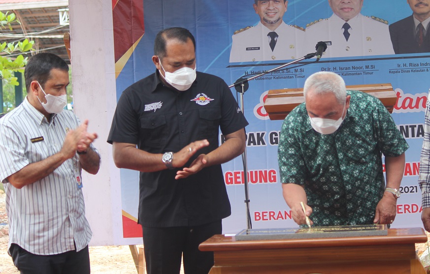 Gubernur Kaltim Isran Noor Kunjungan Kerja Di Empat Kabupaten/Kota Lihat Kondisi Jelang Nataru, Menyerahkan Bantuan-Bantuan Serta Berbagai Agenda