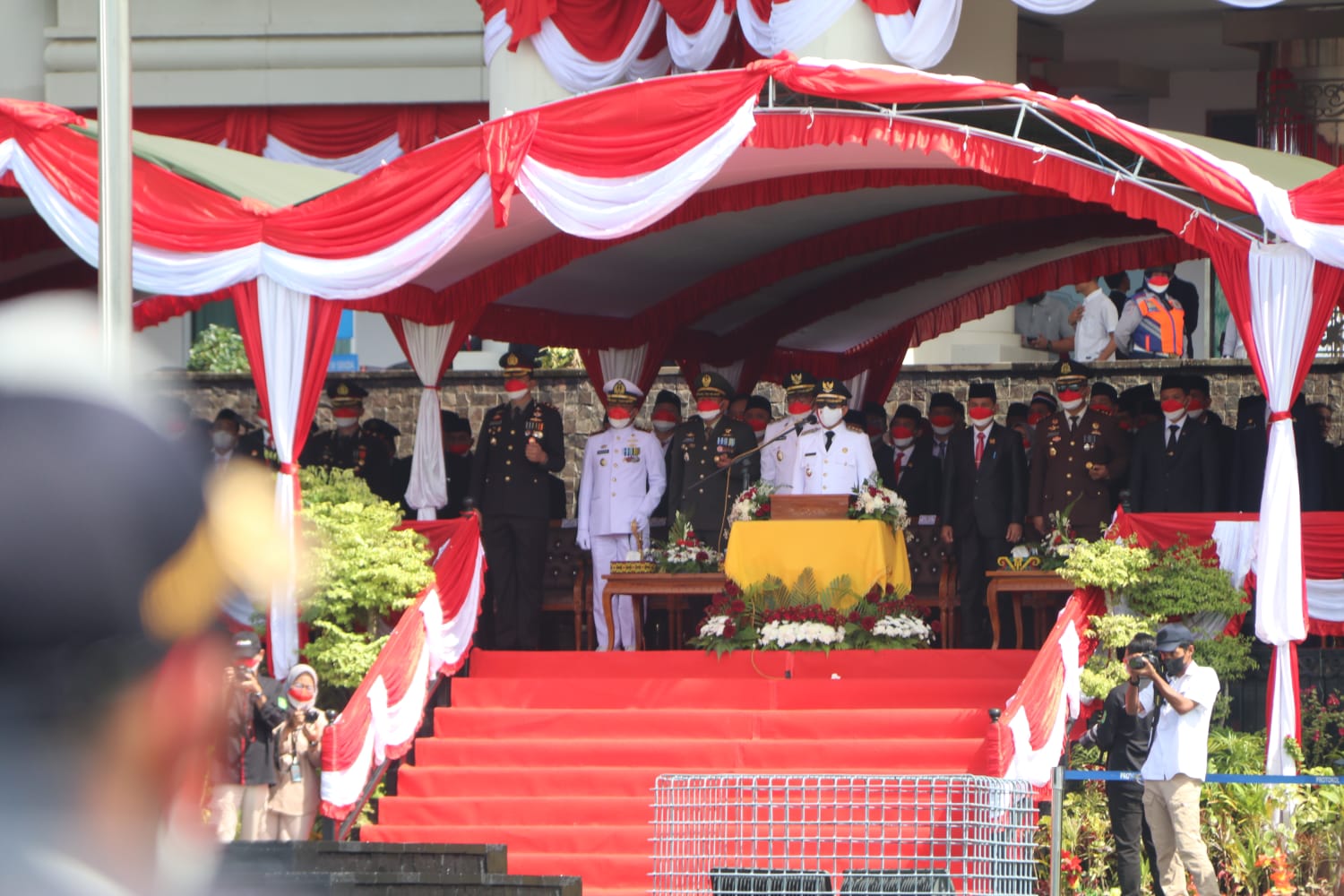 Ketua DPRD Kutim Joni Membacakan Teks Proklamasi Pada Upacara HUT ke-77 Kemerdekaan RI