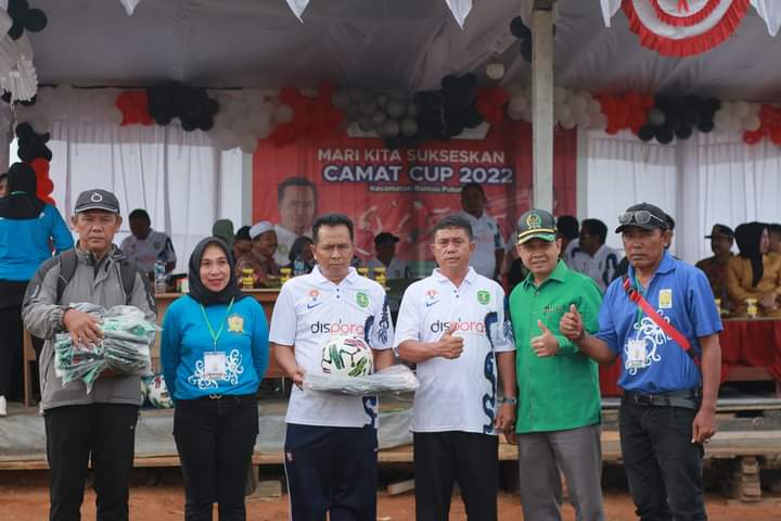 Ketua DPRD Kutim Bantu Peralatan Olahraga Pemuda Rantau Pulung
