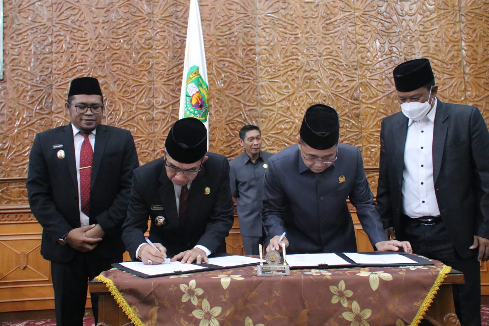 DPRD dan Pemkab Kutim Tandatanganan Nota Kesepakatan Rancangan KUA PPAS 2023 Perubahan KUA PPAS 2022