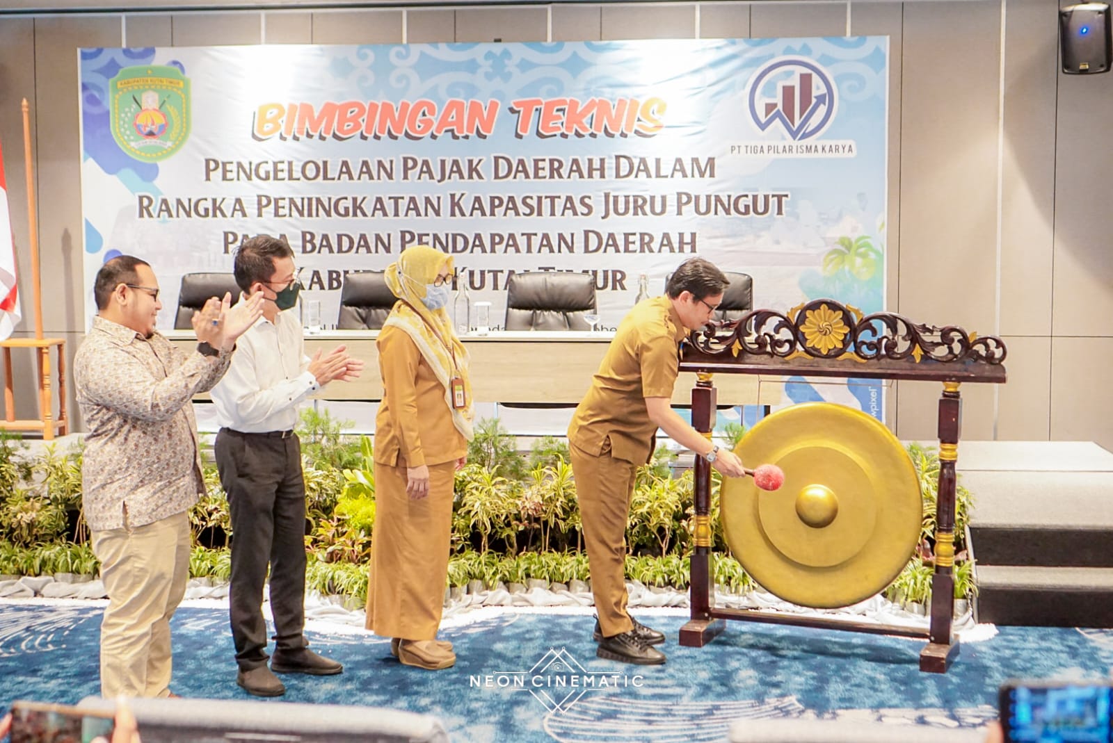 Kepala Bapenda Buka Bimtek Juru Pungut Se-Kutim, Hadirkan Narasumber BPKP Perwakilan Kaltim