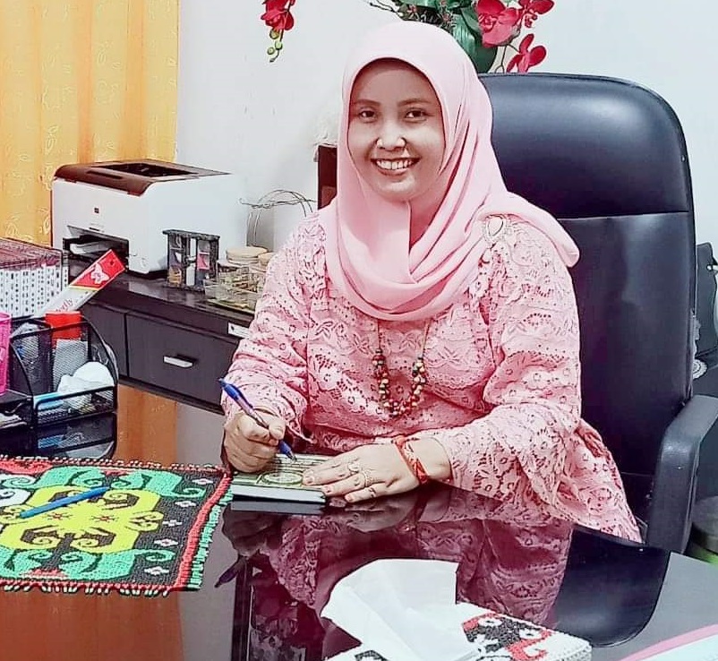 PEMBELAJARAN EKONOMI BERBASIS EKONOMI KREATIF. Oleh: Dyah Retno Sulistyani,S.Pd – Guru SMA Negeri 16 Samarinda