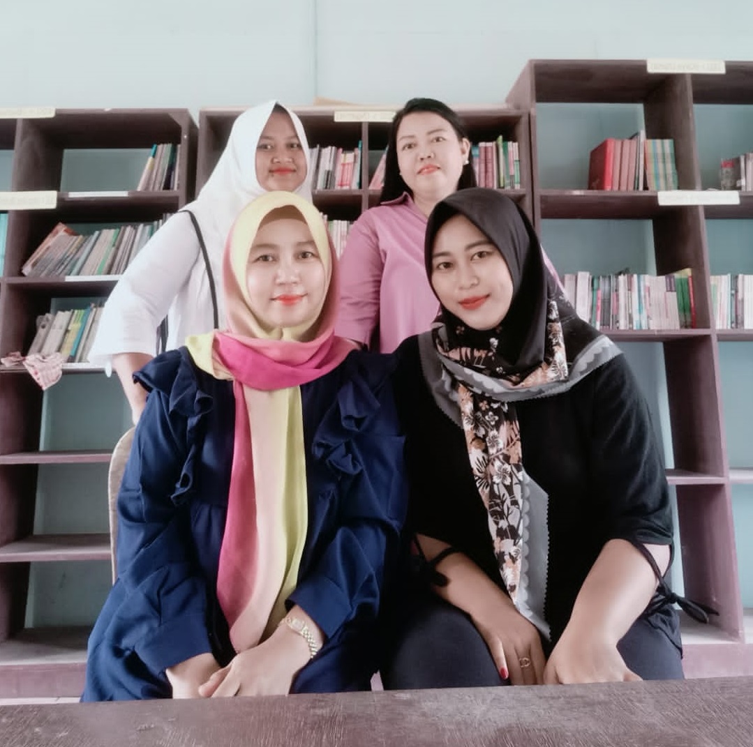 Pegawai Perpustakaan Kongbeng Mengoptimalkan Kebersihan dan Kerapihan