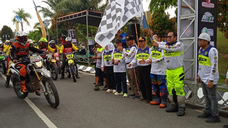 Wabup Kutim KB Membuka Jelajah Bukit Pelangi 2022